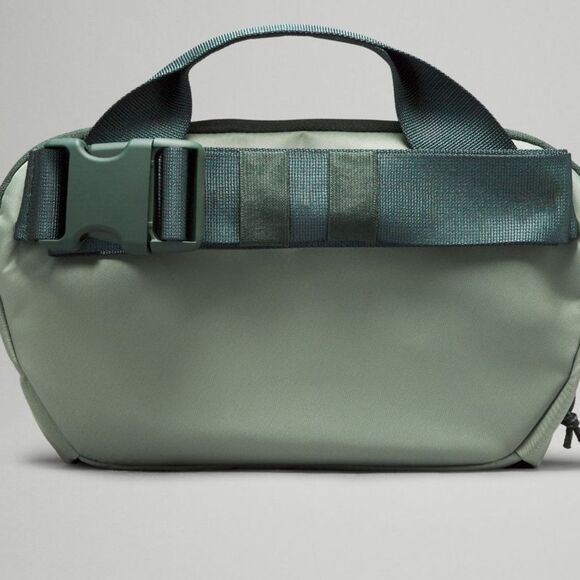 LILULEMON ALL DAY ESSENTIALS BELT BAG FANNY SADDLE Eucalyptus Grey green nwt - Picture 2 of 11